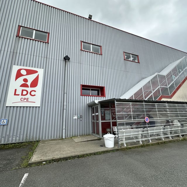 Le site du groupe alimentaire LDC à Sablé-sur-Sarthe, dans la Sarthe, en septembre 2024.