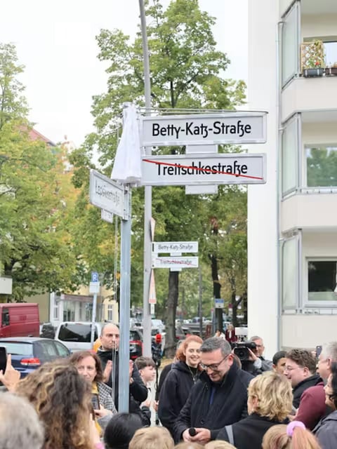 Umbenennung Betty-Katz-Straße in Berlin-Steglitz.