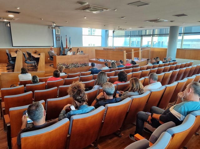 Comisión de Contas de la Mancomunidade, el pasado lunes, en Cangas. |  Santos Álvarez