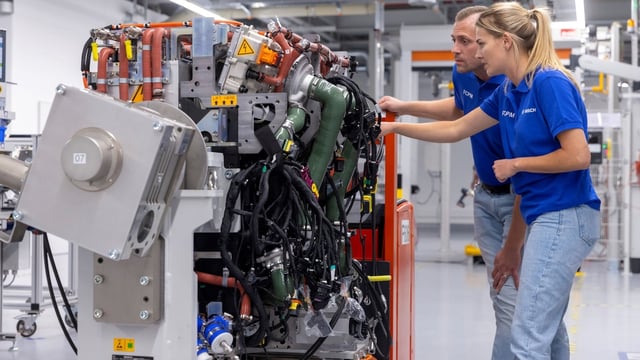 Bosch streicht Tausende Stellen: Eine ehemalige Auszubildende und Mitarbeiterin berichtet von Unsicherheit, Frust und schwierigen Arbeitsbedingungen.