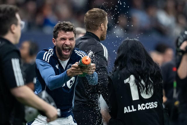 Thomas Müller durfte mit seinen Teamkollegen in Vancouver den nächsten Titel bejubeln.