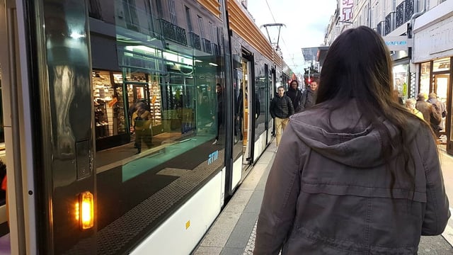 Grièvement blessée en décembre 2018 en marge d'une manifestation de Gilets jaunes à Marseille, Maria* est au cœur d'une enquête pour violences policières qui a connu de nombreux rebondissements depuis.