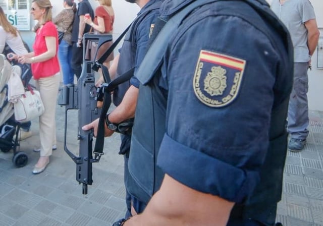 Un agente de la Policía Nacional durante su servicio
