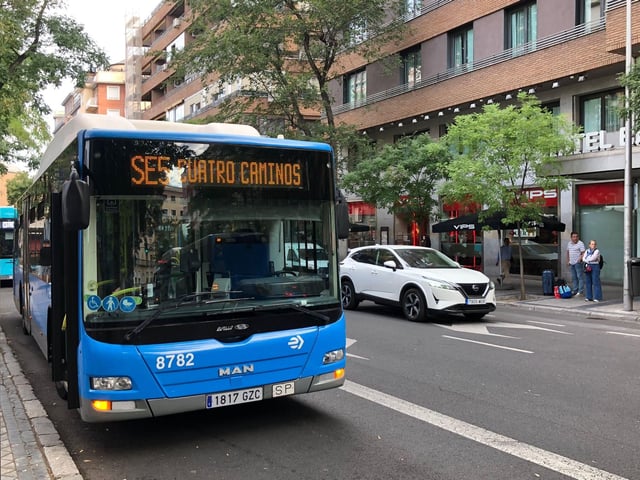 Refuerzo en el servicio especial de autobuses implantado por el cierre parcial de la línea 6 de Metro de Madrid.