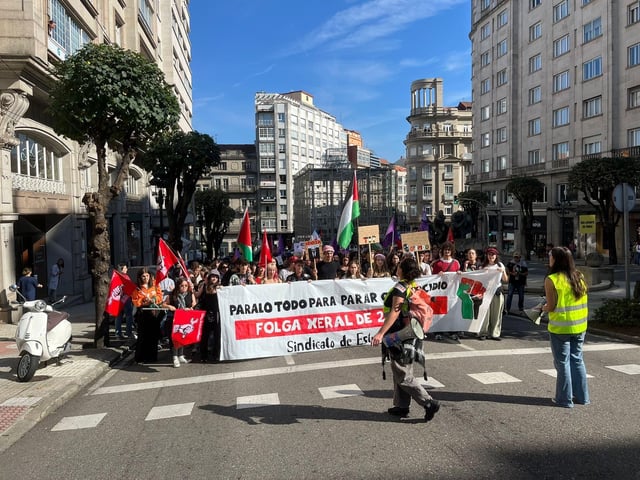 Estudiantes salen a las calles para mostrar  su rechazo contra el genocidio en Gaza  y los detenidos en las flotillas