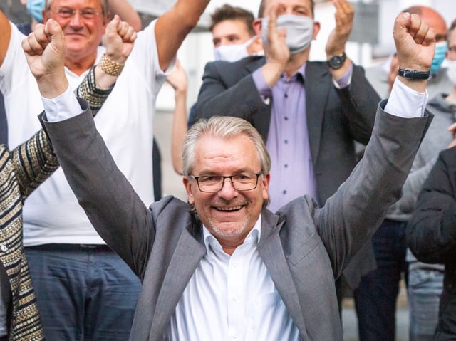 Jubel bei Marc Buchholz: Er kann wohl doch Oberbürgermeister von Mülheim an der Ruhr bleiben. (Archivbild)
