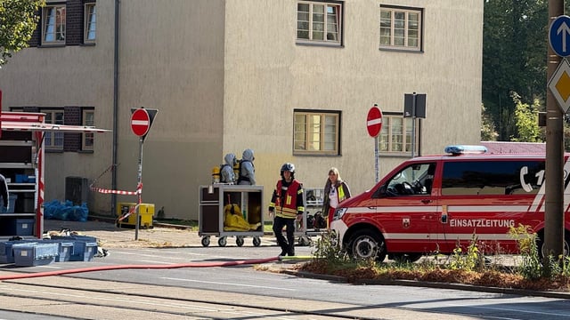 Giftgas-Alarm in Magdeburg: Einsatzkräfte bekämpfen Kellerbrand und giftige Dämpfe.