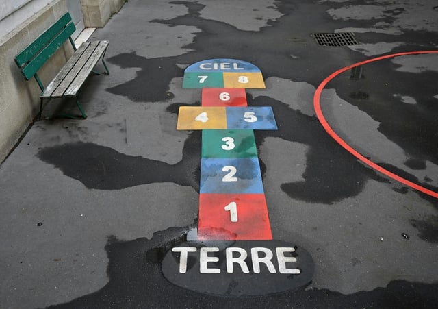 Une cour de récréation d'une école privée de Maisons-Laffitte (Yvelines) jugée trop bruyante restera interdite d'accès le temps d'une médiation entre l'établissement et des habitants du quartier
