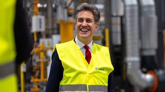 20/03/2025. Secretary of State for Energy and Climate Change Ed Miliband visits Vaillant in Derby. Photo by Zara Farrar / DESNZ