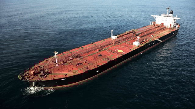 Berlin – Schickte Russland-Diktator Putin seine Späh-Drohnen von diesem Tanker aus über...