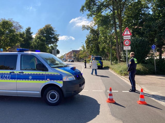 Straßen wurden gesperrt. 