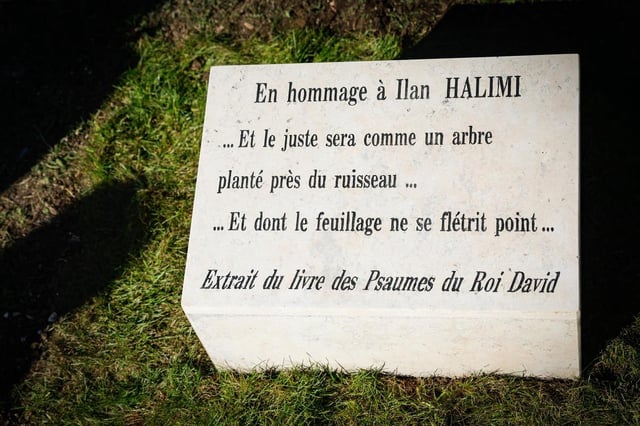La stèle en hommage à Ilan Halimi à Épinay-sur-Seine, où un olivier avait été scié en août (photo d’illustration).