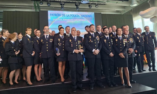 Responsables de la comisaría de Dénia y agentes de la Policía Nacional, hoy, en la celebración de los Ángeles Custodios