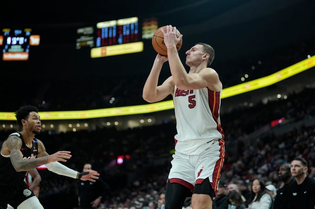 PORTLAND, OREGON - JANUARY 11: Nikola Jovic #5 of the Miami Heat shoots a three point basket over Anfernee Simons #1 of the Portland Trail Blazers during the first half at Moda Center on January 11, 2025 in Portland, Oregon. NOTE TO USER: User expressly acknowledges and agrees that, by downloading and or using this photograph, User is consenting to the terms and conditions of the Getty Images License Agreement. (Photo by Soobum Im/Getty Images)