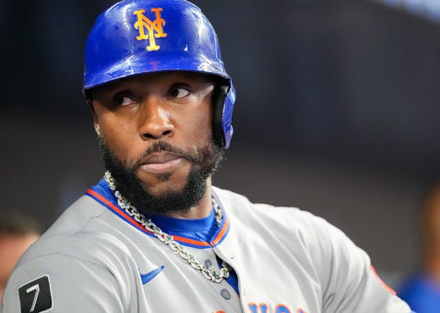 MIAMI, FLORIDA - SEPTEMBER 27: Starling Marte #6 of the New York Mets prepares to bat against the Miami Marlins at loanDepot park on September 27, 2025 in Miami, Florida. (Photo by Calvin Hernandez/Getty Images)