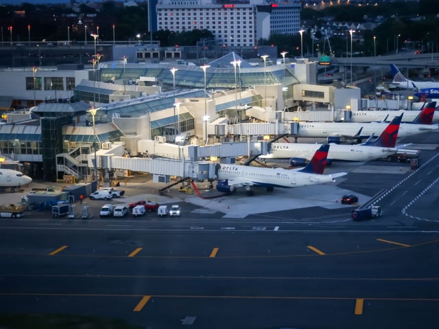 Delta planes at LaGuardia Airport (LGA) in the Queens borough of New York, US, on Tuesday, Aug. 19, 2025. US leisure and business travelers beaten down by economic uncertainty are waiting until the last minute to book air travel. Photographer: Michael Nagle/Bloomberg