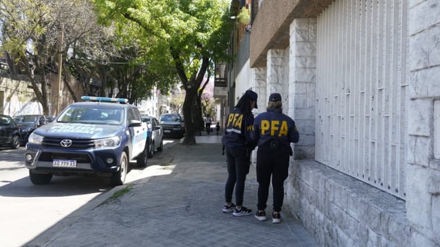 Rescatan en Rosario a una mujer víctima de explotación laboral. Una de las viviendas allanadas, en barrio Martin. 