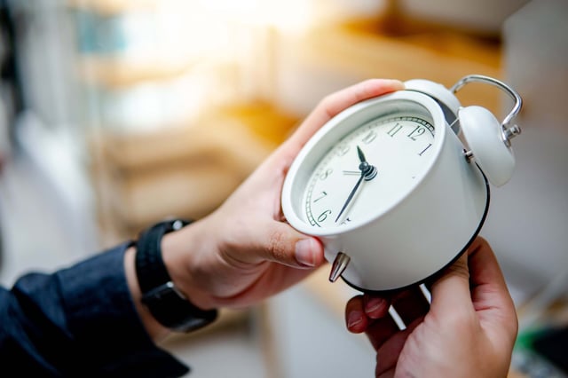 Jane Stephens argues it's time Queensland caught up with other states and wound the clock back for daylight savings. Picture: Shutterstock.