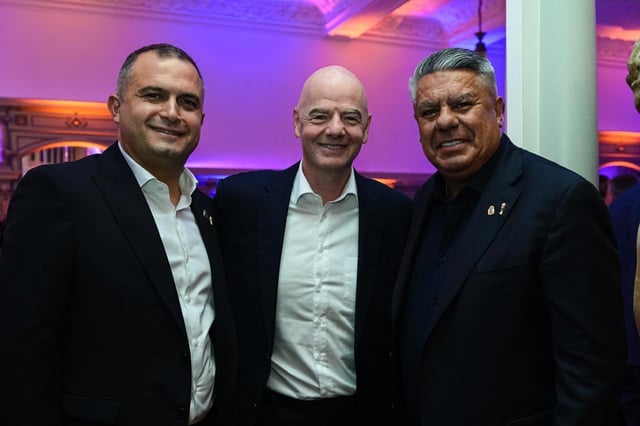 Consejo de la FIFA en Zurich, con Tapia e Infantino. (Prensa AFA).