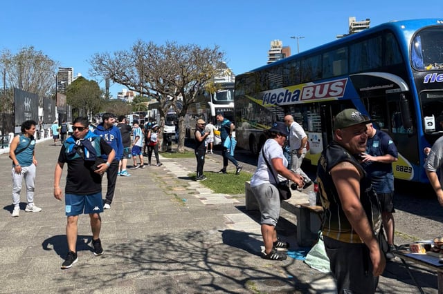 Los micros de Racing ya llegaron a Rosario para el partido ante River por l la Copa Argentina