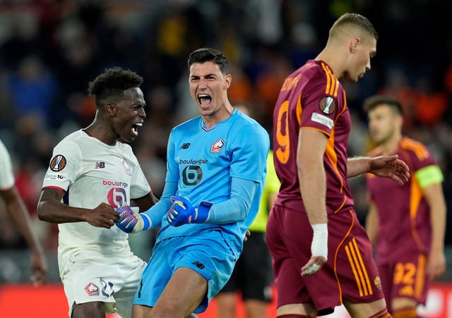 Soccer Football - UEFA Europa League - AS Roma v Lille - Stadio Olimpico, Rome, Italy - October 2, 2025 Lille's Berke Ozer celebrates after saving a penalty from AS Roma's Artem Dovbyk REUTERS/Matteo Ciambelli