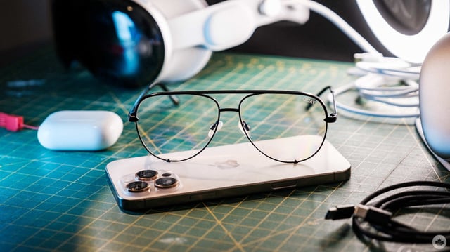 We're all wondering what Apple's smart glasses will look like.