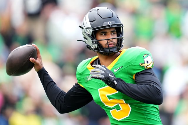 EUGENE, OREGON - APRIL 26: Dante Moore #5 of the Oregon Ducks warms up during the Oregon spring game at Autzen Stadium on April 26, 2025 in Eugene, Oregon. (Photo by Soobum Im/Getty Images)