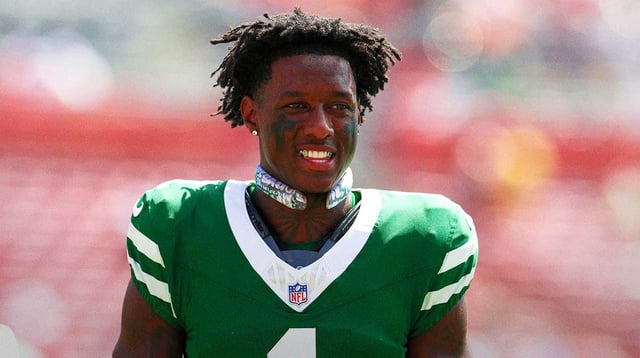 Sep 21, 2025; Tampa, Florida, USA; New York Jets cornerback Sauce Gardner (1) warms up before a game against the Tampa Bay Buccaneers at Raymond James Stadium. Mandatory Credit: Nathan Ray Seebeck-Imagn Images