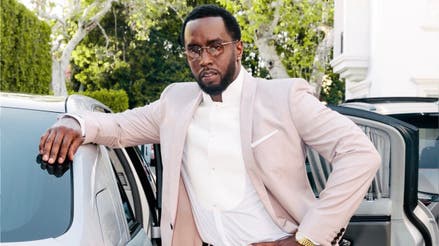 Sean John Combs, conocido por su nombre artístico Diddy, y anteriormente Puff Daddy o P. Diddy, es un rapero, productor discográfico y ejecutivo discográfico estadounidense.