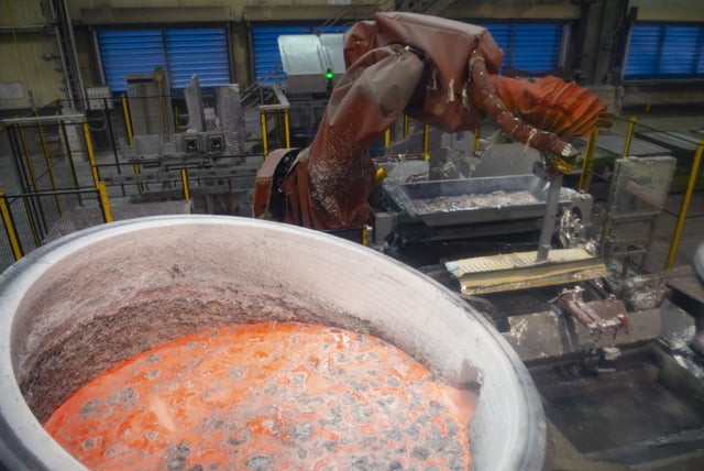 A Quebec judge has approved a class-action lawsuit against Glencore's Horne smelter over toxic emissions linked to health risks and government inaction.