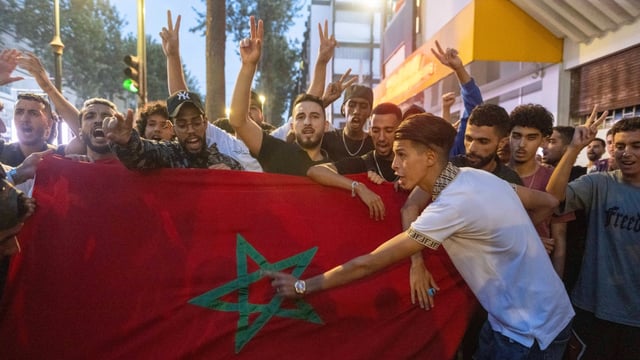Jóvenes marroquíes se manifiestan por reformas en los sectores de la salud y la educación en Rabat, Marruecos, este 2 de octubre.