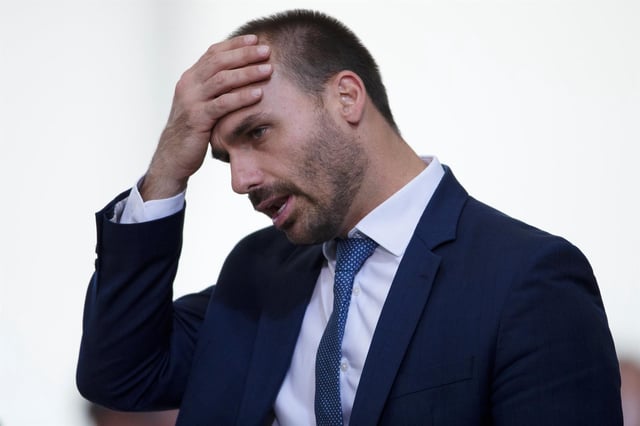 PGR tem 5 dias para analisar pedido de prisão preventiva de Eduardo Bolsonaro.