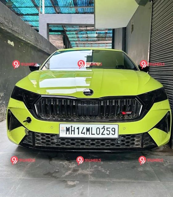 New Skoda Octavia vRS Spied