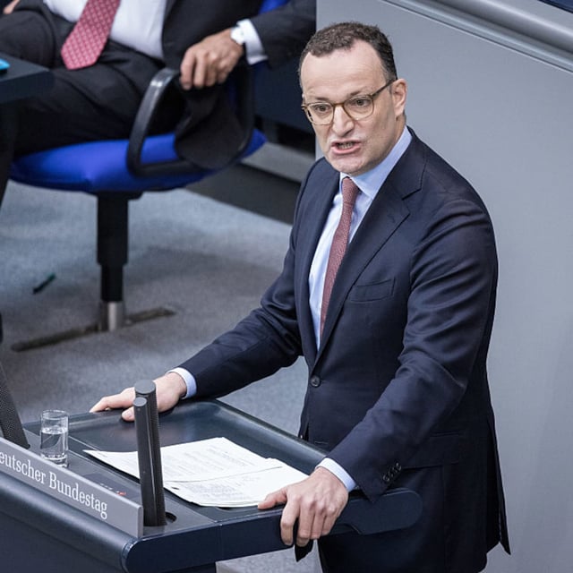Auch Jens Spahn, parlamentarischer Leiter der CDU-Fraktion, beteiligte sich aktiv an den Haushaltsdebatten. Er und andere Oppositionspolitiker hinterfragten die Notwendigkeit und Angemessenheit der umstrittenen Ausgaben. Die Diskussionen zeigten, wie groß die Differenzen zwischen Regierung und Opposition in der Finanzpolitik sind.