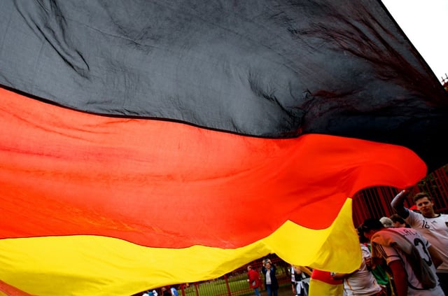 Mit einem Festakt wird in Saarbrücken der Tag der Deutschen Einheit begangen. Frankreichs Präsident Emmanuel Macron, Bundespräsident Frank-Walter Steinmeier und Bundeskanzler Friedrich Merz (CDU) kommen in die saaarländische Landeshauptstadt.