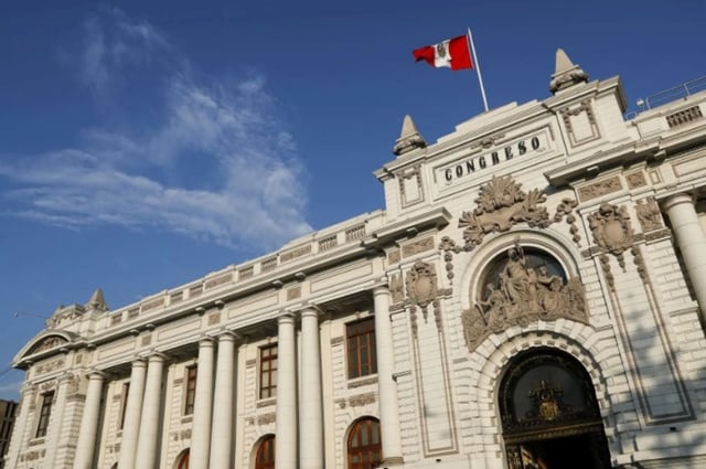 La norma incorpora al Código Penal penas de hasta ocho años de cárcel para quienes alteren competiciones oficiales o participen en fraudes ligados a apuestas. Foto: Andina.