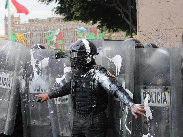 Policías agredidos durante marcha del 2 de octubre.
