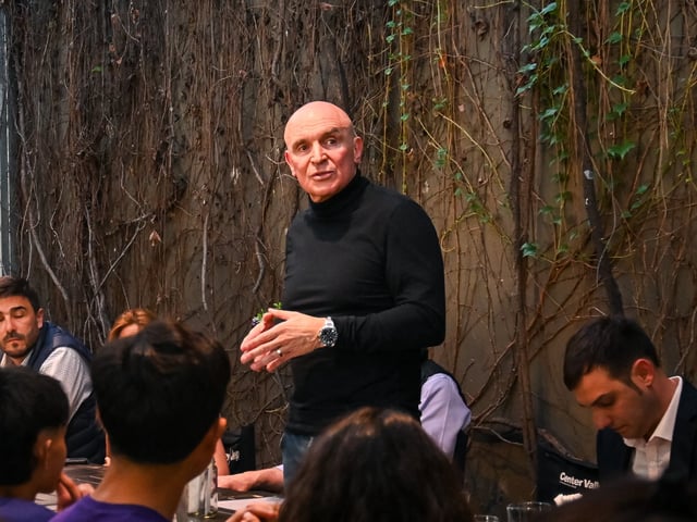 José Luis Espert, de campaña, en Olavarría
