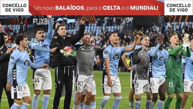 La plantilla celebra la victoria con Marcador.