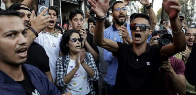 Des jeunes Marocains manifestent pour réclamer des réformes dans les secteurs de la santé et de l'éducation à Rabat, le 2 octobre 2025
