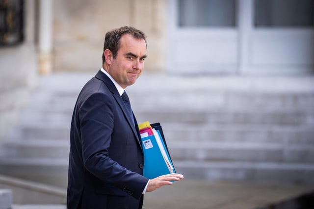 Avant de recevoir le PS et le RN à Matignon ce vendredi 3 octobre 2025, le premier ministre Sébastien Lecornu a fait savoir qu’il renoncerait au 49.3 pour laisser le Parlement légiférer.