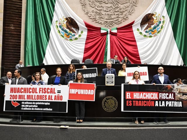 Diputados del PAN en imagen de archivo durantes una manifestación en el pleno de sesiones.