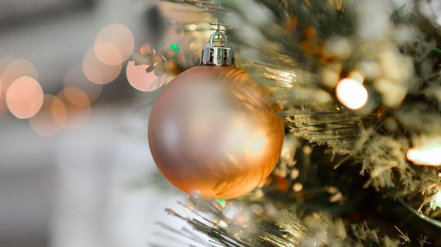 It's beginning to look a lot like Christmas! Here's the financial support you can expect from the DWP. Image: Unsplash