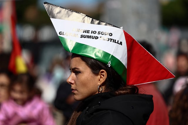 A pro-Palestinian demonstrator attends a protest during a nationwide strike called by the USB union to condemn the Israeli forces' interception of some of the vessels of the Global Sumud Flotilla aiming to reach Gaza and break Israel's naval blockade, in Rome, Italy, October 3, 2025. REUTERS/Yara Nardi