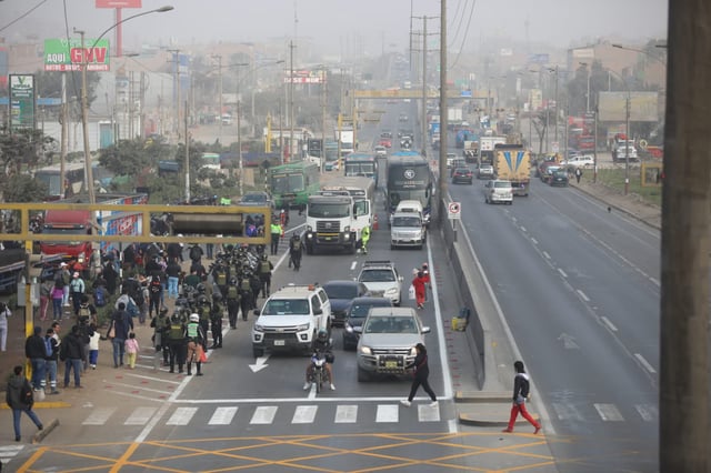 La Defensoría del Pueblo informó en exclusiva a El Comercio que, durante el paro de transportistas, la policía intervino a un total de 17 ciudadanos.