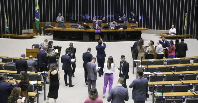 Aprovada na Câmara, regra para idade mínima de candidatos vai à sanção