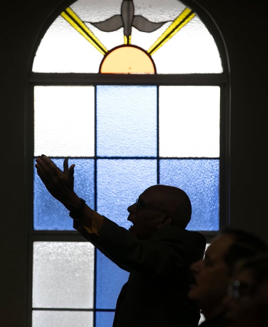 Un pastor fue agredido por una persona que estaba alojada en su iglesia. (]Foto ilustrativa, de AP Foto/Alan Youngblood)
