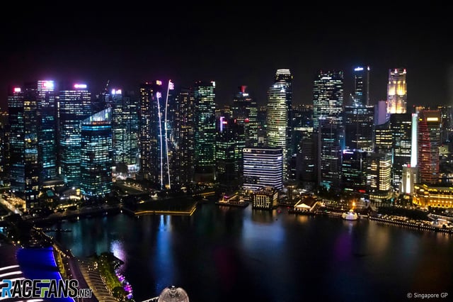 MARINA BAY STREET CIRCUIT, SINGAPORE - SEPTEMBER 28: Aerial views of the track during the Singapore GP at Marina Bay Street Circuit on Wednesday September 28, 2022 in Singapore, Singapore. (Photo by Carl Bingham / Motorsport Images)