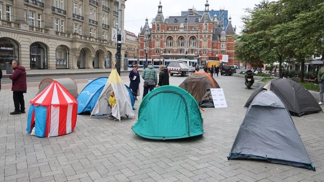 Dolle Mina's met tenten bij Leidseplein: meer opvangplekken voor vrouwen