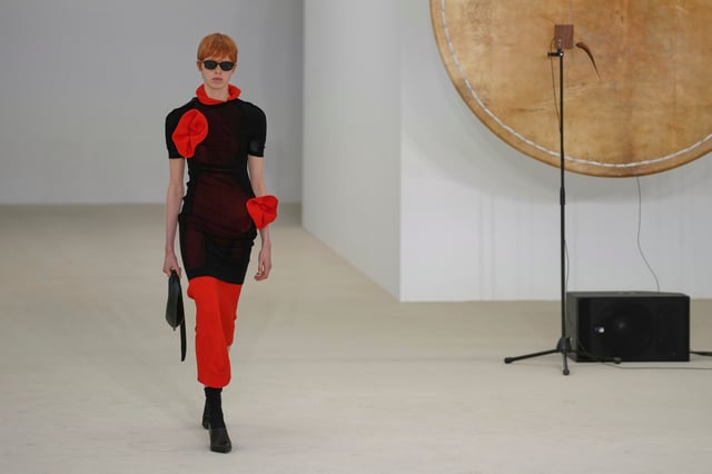 A model wears a creation as part of the Issey Miyake Spring/Summer 2026 collection presented in Paris, Friday, Oct. 3, 2025. (AP Photo/Aurelien Morissard)